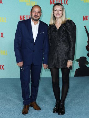 Mihai Malaimare ve Elena Cozlovschi 13 Ekim 2021 'de Los Angeles, Kaliforniya, ABD' de bulunan Shrine Auditorium ve Expo Hall 'da düzenlenen Netflix' in 'The Harder They Fall' adlı filminin Los Angeles galasına geldiler.
