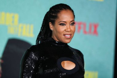 Bulgari mücevherleriyle David Koma görünüşü takan aktris Regina King, 13 Ekim 2021 'de Los Angeles, Kaliforniya, ABD' de bulunan Shrine Auditorium ve Expo Hall 'da düzenlenen Netflix' in 'The Harder They Fall' adlı filminin Los Angeles galasına geldi.. 