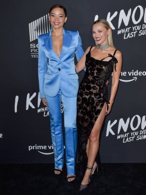 Aktrisler Ashley Moore ve Madison Iseman, 13 Ekim 2021 'de Hollywood Roosevelt' te düzenlenen 