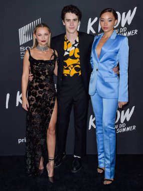 Aktörler Madison Iseman, Ezekiel Goodman ve Ashley Moore, 13 Ekim 2021 'de Hollywood Roosevelt' te düzenlenen 'Geçen Yaz Ne Yaptığını Biliyorum' adlı televizyon galasına geldiler..