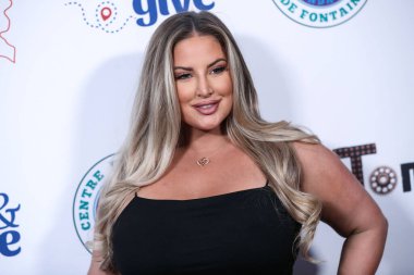 Ashley Alexiss, 11 Ekim 2021 'de TOM TOM Lokantası' nda düzenlenen Seyahat ve Vergi İdaresi 'nin Lisa Vanderpump (Depremden Etkilenen Haiti' deki Yardım Telepati Programı ve Topluluklar İçin Bağış) adlı 4.