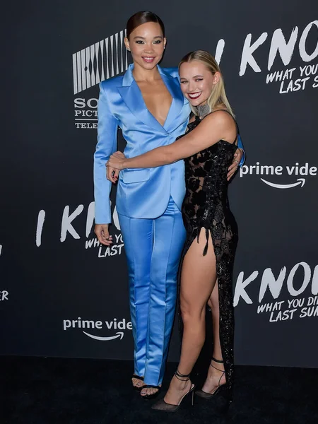 Las Actrices Ashley Moore Madison Iseman Llegan Estreno Know What —  Fotos de Stock