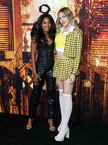 美国女演员Gabby Morrison和Madi Monroe参加了2021年10月12日在美国加利福尼亚州洛杉矶好莱坞Tcl中国戏剧学院Imax举行的 万花筒 派对首映式 — 图库照片