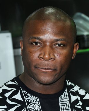 Rapçi. Genasis, Los Angeles Lakers Star Rajon Rondo ile 4 Ekim 2021 tarihinde ABD 'nin Kaliforniya eyaletinin Los Angeles şehrinde düzenlenen Tacos AF' de düzenlenen Ulusal Taco Günü 'ne katılır. Tacos AF, Lakers 'tan Rajon Rondo ile şehir merkezindeki topluluğu desteklemek için ortak oldu. 
