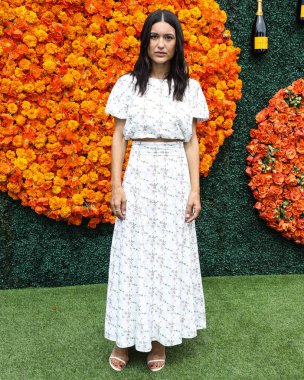 Aktris Julia Jones, Los Angeles Klasik Veuve Clicquot Polo 2021 tarihli Los Angeles 2021 tarihli Pasifik Palisades, Los Angeles, Kaliforniya, ABD 'deki Will Rogers Eyalet Tarihi Parkı' na geldi..