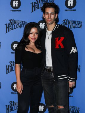 Aktris Cierra Ramirez ve Jonathan Gonzalez, 30 Eylül 2021 'de ABD' nin Kaliforniya eyaletinin Los Angeles kentindeki Heritage Square Müzesi 'nde düzenlenen Freeform' Halloween Road 'Yetenek ve Basın Gecesi' ne geldiler.