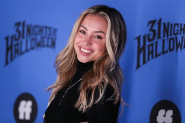 Charly Jordan, 30 Eylül 2021 'de Amerika Birleşik Devletleri' nin Kaliforniya eyaletinin Los Angeles kentindeki Heritage Square Müzesi 'nde düzenlenen Freeform' Halloween Road 'a geliyor.