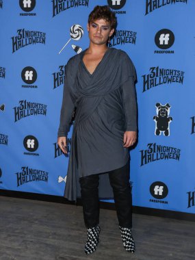 Aktör Garrett Clayton, 30 Eylül 2021 'de ABD' nin Kaliforniya eyaletinin Los Angeles kentindeki Heritage Square Müzesi 'nde düzenlenen Freeform' Halloween Road 'Yetenek ve Basın Gecesi' ne geldi.