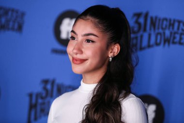 Isabella Ferreira, 30 Eylül 2021 'de Los Angeles, Kaliforniya' da düzenlenen Heritage Square Müzesi 'nde düzenlenen Freeform' Halloween Road 'Yetenek ve Basın Gecesi' ne ulaştı.