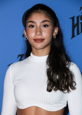 Isabella Ferreira, 30 Eylül 2021 'de Los Angeles, Kaliforniya' da düzenlenen Heritage Square Müzesi 'nde düzenlenen Freeform' Halloween Road 'Yetenek ve Basın Gecesi' ne ulaştı.