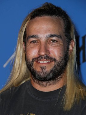 Şarkıcı Pete Wentz, 30 Eylül 2021 'de Heritage Square Müzesi' nde düzenlenen Freeform 'Halloween Road' Yetenek ve Basın Gecesi 'ne geldi.