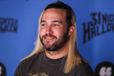 Şarkıcı Pete Wentz, 30 Eylül 2021 'de Heritage Square Müzesi' nde düzenlenen Freeform 'Halloween Road' Yetenek ve Basın Gecesi 'ne geldi.