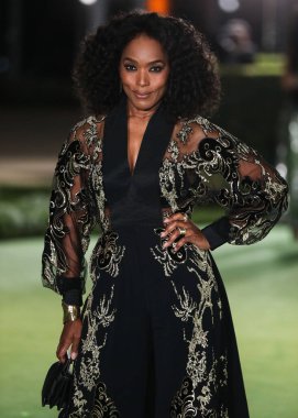 Elie Saab 'ın kıyafetlerini giyen aktris Angela Bassett, 25 Eylül 2021' de ABD 'nin Kaliforniya eyaletinin Los Angeles kentinde bulunan Akademi Sinema Filmleri Müzesi' nin açılış galasına geldi..