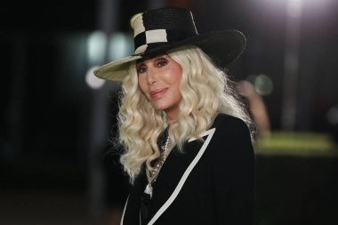 Dolce ve Gabbana giyimli şarkıcı Cher, 25 Eylül 2021 'de ABD' nin Kaliforniya eyaletinin Los Angeles kentinde bulunan Akademi Sinema Filmleri Müzesi 'nin açılışındaki Akademi Müzesi' ne geldi.. 
