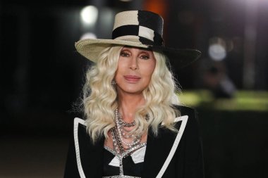 Dolce ve Gabbana giyimli şarkıcı Cher, 25 Eylül 2021 'de ABD' nin Kaliforniya eyaletinin Los Angeles kentinde bulunan Akademi Sinema Filmleri Müzesi 'nin açılışındaki Akademi Müzesi' ne geldi.. 