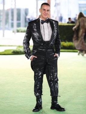 Moda tasarımcısı Jeremy Scott, 25 Eylül 2021 'de Los Angeles, Kaliforniya, ABD' deki Akademi Sinema Müzesi 'nde düzenlenen Sinema Filmleri Müzesi açılış galasına geldi.. 