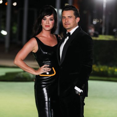Louis Vuitton elbisesi giyen şarkıcı Katy Perry ve nişanlısı / aktörü Orlando Bloom, 25 Eylül 2021 'de ABD' nin Kaliforniya eyaletinin Los Angeles kentinde bulunan Akademi Film Müzesi 'nin açılış galasına geldi..
