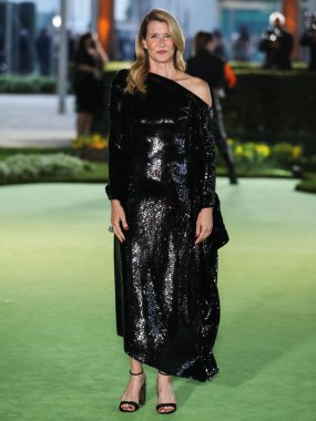 Roland Mouret elbisesi giyen aktris Laura Dern ve Anabela Chan mücevheri, 25 Eylül 2021 'de ABD' nin Kaliforniya eyaletinin Los Angeles kentinde bulunan Akademi Film Müzesi 'nin açılış galasına ulaştı. (Ph