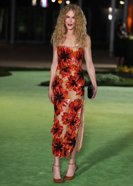 Rodarte elbisesi giyen aktris Nicole Kidman, 25 Eylül 2021 'de ABD' nin Kaliforniya eyaletinin Los Angeles kentinde bulunan Akademi Sinema Filmleri Müzesi 'nin açılış galasına geldi.. 