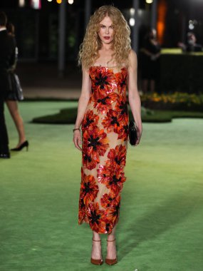 Rodarte elbisesi giyen aktris Nicole Kidman, 25 Eylül 2021 'de ABD' nin Kaliforniya eyaletinin Los Angeles kentinde bulunan Akademi Sinema Filmleri Müzesi 'nin açılış galasına geldi.. 