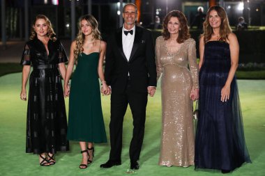 Sasha Alexander, Eduardo Ponti, Sophia Loren ve Roberta Armani, 25 Eylül 2021 'de ABD' nin Kaliforniya eyaletinin Los Angeles kentinde bulunan Akademi Sinema Filmleri Müzesi 'nin açılış galasına geldiler.. 