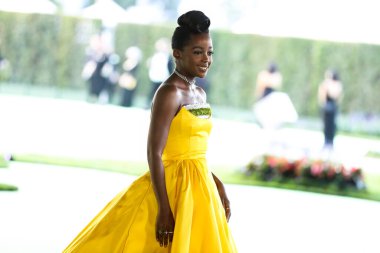 Prada giyen aktris Thuso Mbedu, 25 Eylül 2021 'de ABD' nin Kaliforniya eyaletinin Los Angeles kentinde bulunan Akademi Sinema Filmleri Müzesi 'nin açılış galasına geldi.. 