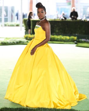 Prada giyen aktris Thuso Mbedu, 25 Eylül 2021 'de ABD' nin Kaliforniya eyaletinin Los Angeles kentinde bulunan Akademi Sinema Filmleri Müzesi 'nin açılış galasına geldi.. 