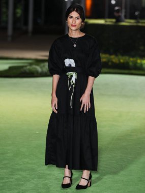 Aktris Sarina Farhadi, 25 Eylül 2021 'de ABD' nin Kaliforniya eyaletinin Los Angeles kentinde bulunan Akademi Sinema Filmleri Müzesi 'nin açılış galasına geldi.. 