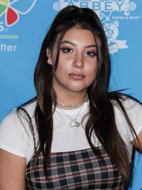 Aktris Kelsi Davies, Los Angeles Çocuk Hastanesi 'nin 16. Yıllık Oyuncak Yolu' na geldi. Sunuculuğunu Kathy Hilton, Paris Hilton ve Nicky Hilton Rothschild 21 Eylül 2021 'de ABD' nin Los Angeles eyaletinin başkenti Los Angeles 'ta bulunan Abbey Food and Bar' da gerçekleştirdi.