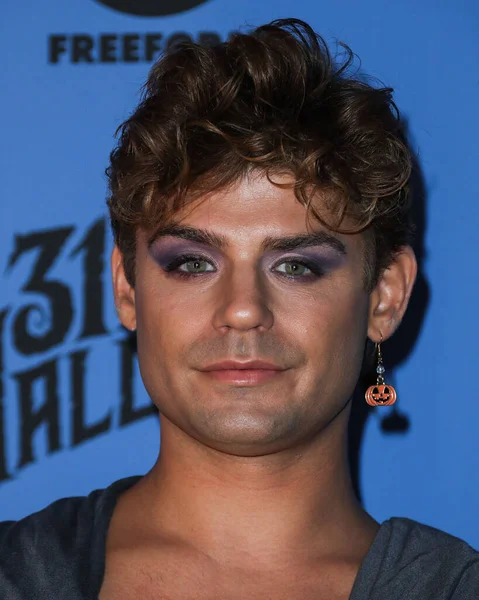 Acteur Garrett Clayton Arriveert Freeform Halloween Road Talent Press Preview — Stockfoto