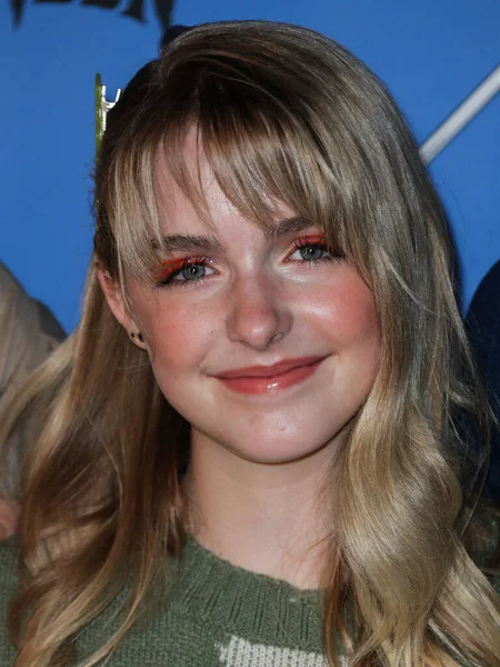 Mckenna Grace Przybywa Freeform Halloween Road Talent Press Preview Night — Zdjęcie stockowe