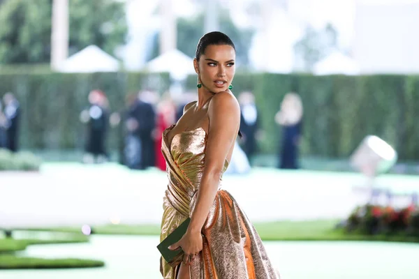 Model Adriana Lima Wearing Nicolas Jebran Dress Arrives Academy Museum — Stock Photo, Image