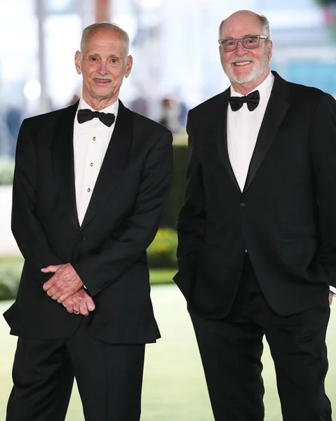 ジョン ウォーターズとグレッグ ゴーマンは 2021年9月25日に米国カリフォルニア州ロサンゼルスのアカデミー映画博物館で開催されたアカデミー映画オープニング ガラに到着します — ストック写真