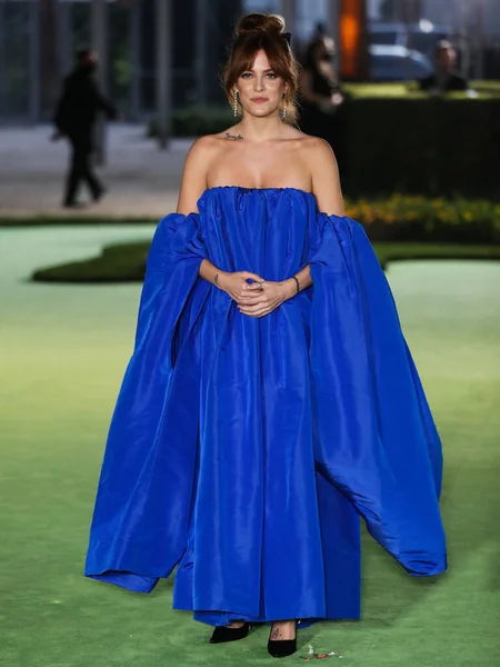 Ηθοποιός Riley Keough Φορώντας Ένα Φόρεμα Schiaparelli Φτάνει Στο Academy — Φωτογραφία Αρχείου