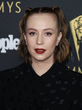 Komedyen / aktris Hannah Einbinder, 17 Eylül 2021 'de Kuzey Hollywood, Los Angeles, Kaliforniya, ABD' de düzenlenen The Academy of Television Arts and Sciences 'da düzenlenen 73. Emmy Ödülü adaylarını onurlandırmak için Televizyon Akademisi' nin resepsiyonuna geldi..