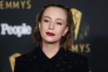 Komedyen / aktris Hannah Einbinder, 17 Eylül 2021 'de Kuzey Hollywood, Los Angeles, Kaliforniya, ABD' de düzenlenen The Academy of Television Arts and Sciences 'da düzenlenen 73. Emmy Ödülü adaylarını onurlandırmak için Televizyon Akademisi' nin resepsiyonuna geldi..