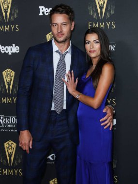 Aktör Justin Hartley ve aktris Sofia Pernas, 17 Eylül 2021 'de Los Angeles, Kaliforniya, ABD' deki Televizyon Sanatları ve Bilimleri Akademisi 'nde düzenlenen 73..