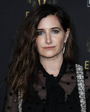 Aktris Kathryn Hahn, 17 Eylül 2021 'de Kuzey Hollywood, Los Angeles, Kaliforniya, ABD' de düzenlenen The Academy of Television Arts and Sciences 'ta düzenlenen 73. Emmy Ödülü adaylarını onurlandırmak için Televizyon Akademisi' nin resepsiyonuna geldi..