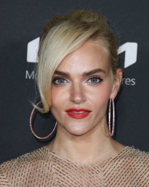 Valentino elbisesi giyen aktris Madeline Brewer, 17 Eylül 2021 'de ABD' nin Los Angeles kentindeki Televizyon Sanat ve Bilim Akademisi 'nde düzenlenen 73.
