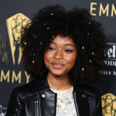 Aktris Mychal-Bella Bowman, 17 Eylül 2021 'de Kuzey Hollywood, Los Angeles, Kaliforniya, ABD' de düzenlenen The Academy of Television Arts and Sciences 'ta düzenlenen 73..