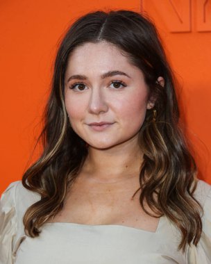 Aktris Emma Kenney, 16 Eylül 2021 'de Beverly Hills, Los Angeles, Kaliforniya' da düzenlenen SheatsGoldstein Konutu 'nda düzenlenen MARCELL VON BERLIN İlkbahar / Yaz 2021 Runway Show' a geldi..
