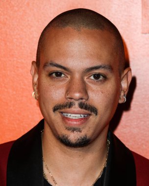 Aktör Evan Ross, 16 Eylül 2021 'de Beverly Hills, Los Angeles, Kaliforniya' da SheatsGoldstein Konutu 'nda düzenlenen MARCELL VON BERLIN İlkbahar / Yaz 2021 Runway Show' a geldi..