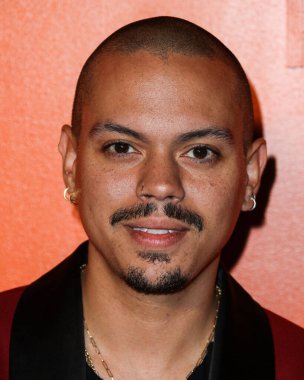 Aktör Evan Ross, 16 Eylül 2021 'de Beverly Hills, Los Angeles, Kaliforniya' da SheatsGoldstein Konutu 'nda düzenlenen MARCELL VON BERLIN İlkbahar / Yaz 2021 Runway Show' a geldi..