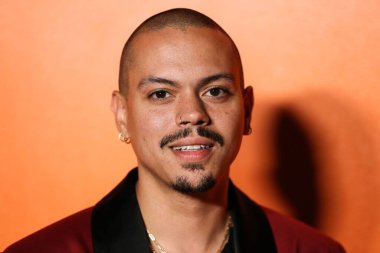 Aktör Evan Ross, 16 Eylül 2021 'de Beverly Hills, Los Angeles, Kaliforniya' da SheatsGoldstein Konutu 'nda düzenlenen MARCELL VON BERLIN İlkbahar / Yaz 2021 Runway Show' a geldi..