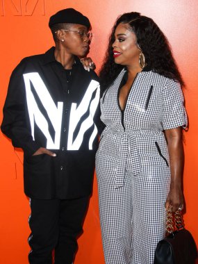 Şarkıcı Jessica Betts ve aktris Niecy Nash, 16 Eylül 2021 'de Beverly Hills, Los Angeles, Kaliforniya, ABD' de düzenlenen MARCELL VON BERLIN İlkbahar / Yaz 2021 Runway Show 'a geldiler..