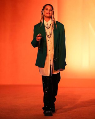 Rapçi / model Tommy Genesis, 16 Eylül 2021 'de Beverly Hills, Los Angeles, Kaliforniya, ABD' de düzenlenen MARCELL VON BERLIN Spring / Summer 2021 Runway Show 'da sahne almaktadır.. 