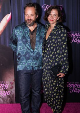 Peter Sarsgaard ve eşi / aktris Maggie Gyllenhaal, 14 Eylül 2021 'de SVA Tiyatrosu' nda düzenlenen Fox Searchlight Pictures 'ın New York galasına geldiler..