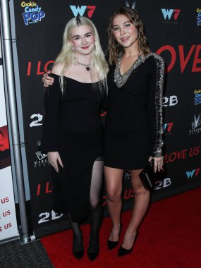 Aktrisler Harlow Olivia Calliope Jane ve Jasper Polonyalı, 13 Eylül 2021 'de Hollywood, Los Angeles, Kaliforniya, ABD' deki Harmony Gold Theater 'da düzenlenen' I Love Us 'adlı Los Angeles Vision Filmlerinin galasına geldiler.