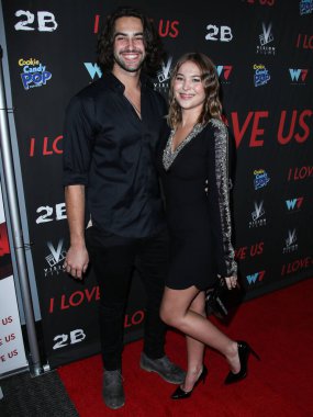 James Robert Brookes ve kız arkadaşı / aktris Jasper Polonyalı, 13 Eylül 2021 'de Hollywood, Los Angeles, Kaliforniya, ABD' deki Harmony Gold Theater 'da düzenlenen 