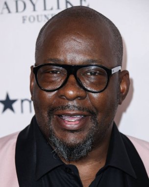 Şarkıcı ve söz yazarı Bobby Brown, 11 Eylül 2021 'de Beverly Hilton Oteli' nde düzenlenen 12. Geleneksel Kadın Gibi Vakfı Kadın Ödülleri ve Moda Gösterisi 'ne katıldı.. 